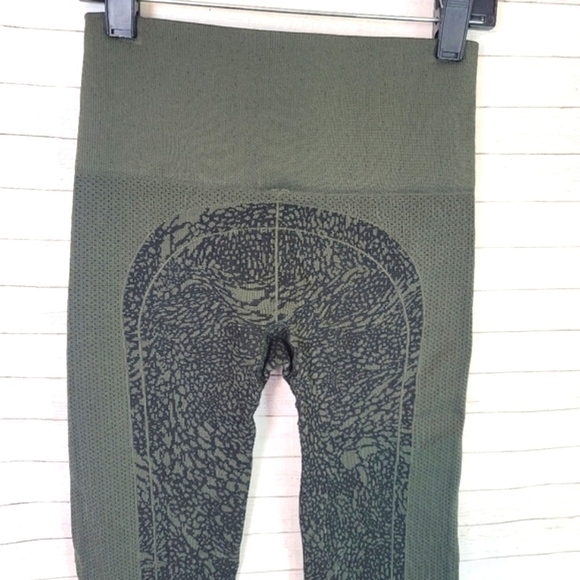 LULULEMON EBB TO STREET LEGGINGS, SZ 2 - Picture 9 of 9
